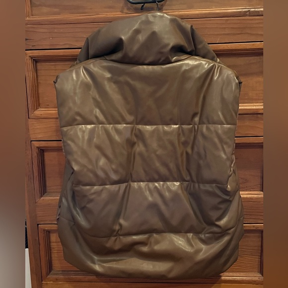 Salty PU Cropped Puffy Vest - NWOT - Picture 5 of 9